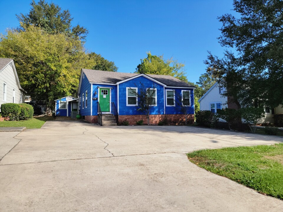 2015 Hardy St in Hattiesburg, MS - Foto de edificio