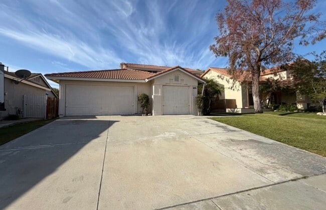 property at 2565 W Fairview Dr