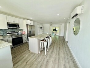 2023 NE 15th Ave in Wilton Manors, FL - Building Photo - Building Photo