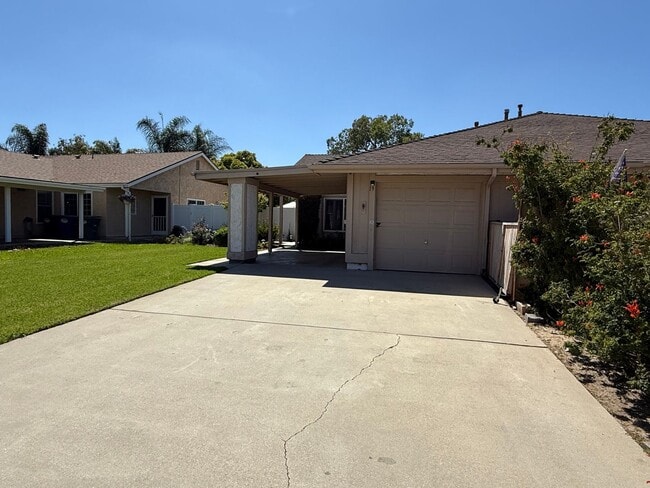 19 Abrazo Dr in Camarillo, CA - Building Photo - Building Photo