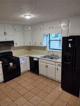 604 Pepperwood Ln in Stone Mountain, GA - Building Photo - Building Photo
