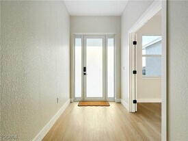 5006 S Peachtree Cir in La Belle, FL - Building Photo