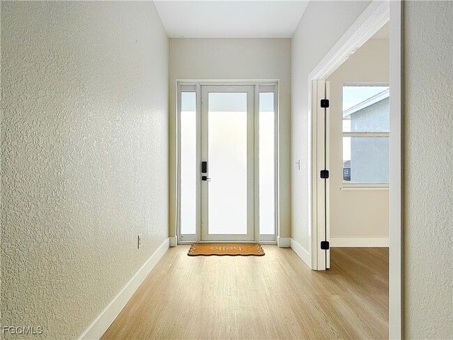 property at 5006 S Peachtree Cir