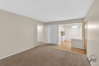 8180 Crestview Dr in Sterling Heights, MI - Building Photo - Building Photo