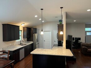 8195 Lucena St in Navarre, FL - Foto de edificio - Building Photo