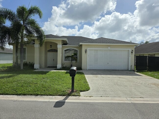 property at 1202 Hatteras Cir