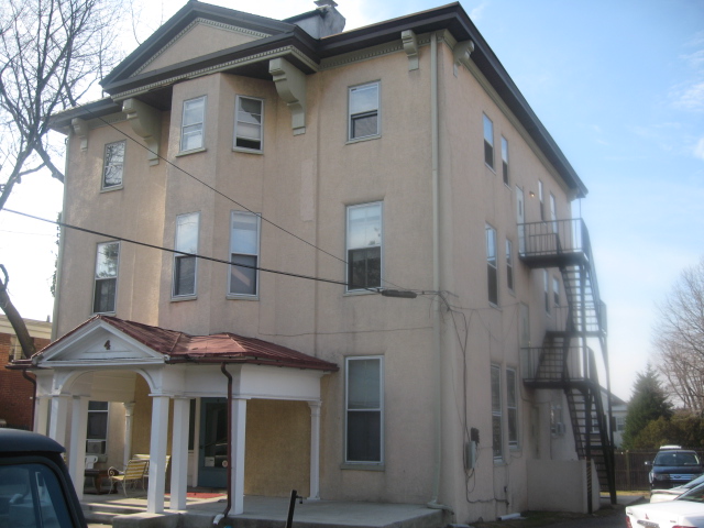 4 W Athens Ave in Ardmore, PA - Foto de edificio - Building Photo