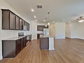 1022 Walden Oaks Pl in Plant City, FL - Building Photo - Building Photo