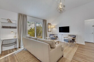 142 West Tisbury Lane in Pooler, GA - Building Photo - Building Photo