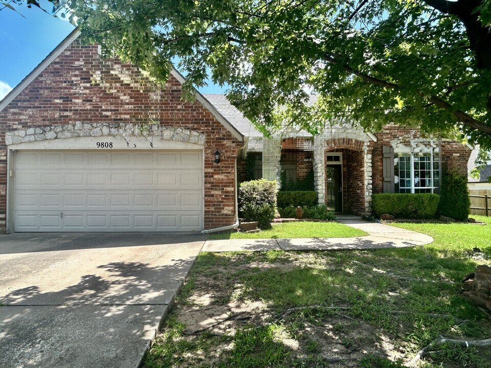 9808 E 92nd St N in Owasso, OK - Building Photo