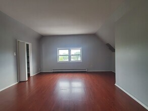 65 W 24th St in Bayonne, NJ - Building Photo - Building Photo