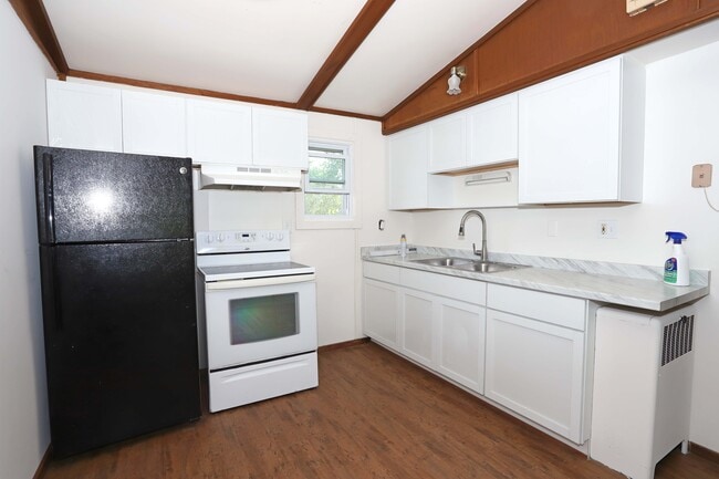 property at 425 S Forest St