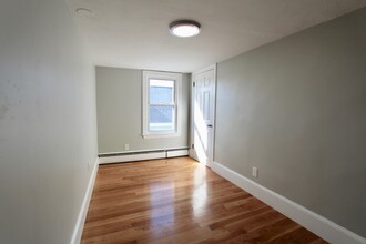 55 Forest Ave, Unit 3 in Everett, MA - Building Photo - Building Photo