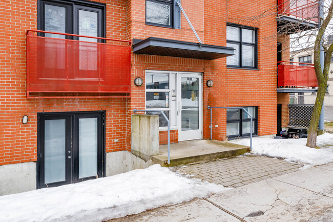 1925 Notre Dame St in Montréal, QC - Building Photo - Building Photo
