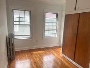 176 Brush Hill Rd, Unit 2 in Milton, MA - Building Photo - Building Photo