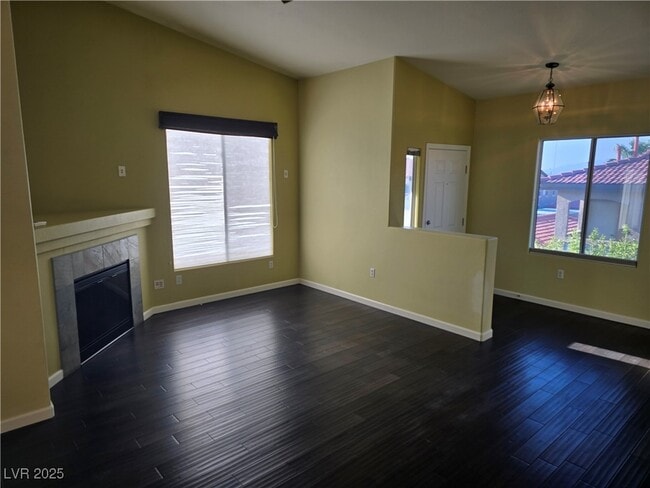 2305 W Horizon Ridge Pkwy