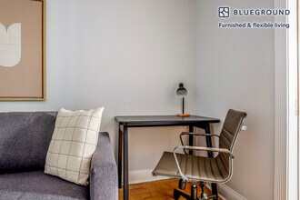 120 Christopher St in New York, NY - Building Photo - Building Photo