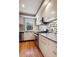 1720 Mt Curve Ave in Minneapolis, MN - Building Photo - Building Photo