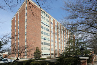 Hanover Towers Condominium in Lexington, KY - Building Photo - Building Photo