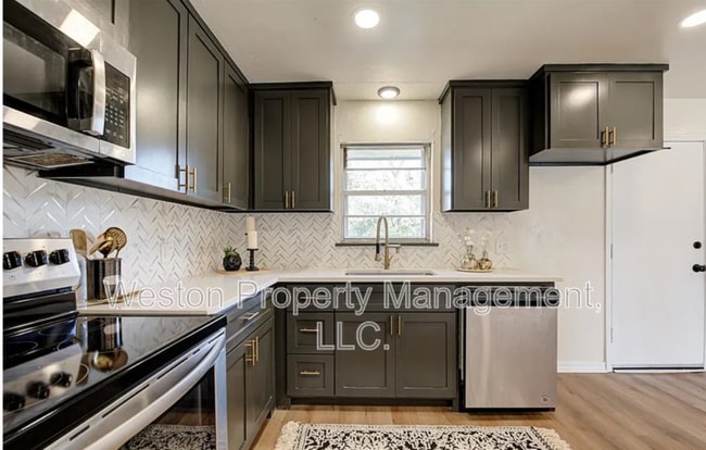 property at 3229 SE 24th St