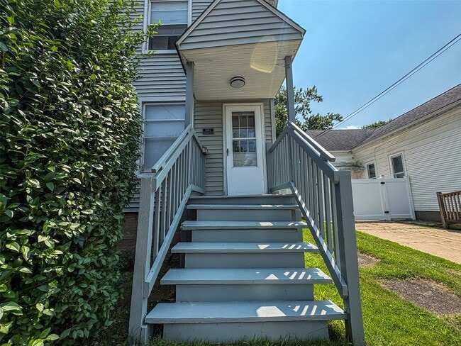 property at 1041 W 4th St