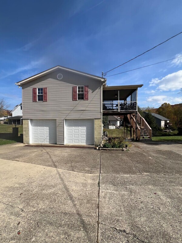 31 Botley Ln in Hurricane, WV - Foto de edificio - Building Photo