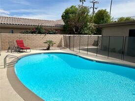 74443 Driftwood Dr, Unit 2 in Palm Desert, CA - Building Photo