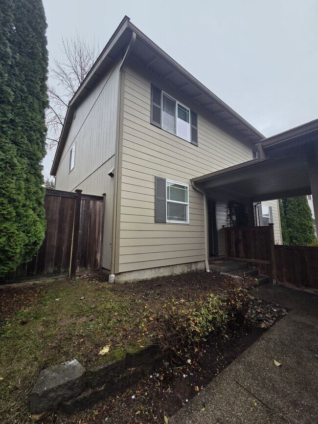 243 Norpoint Way NE in Tacoma, WA - Building Photo - Building Photo