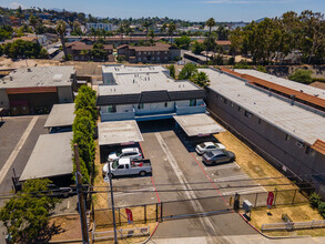 331 E Washington Ave in Escondido, CA - Building Photo - Primary Photo