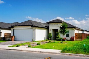3 Comal S Rd in Edinburg, TX - Building Photo