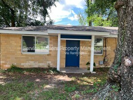 2601 W Belmont St in Pensacola, FL - Building Photo