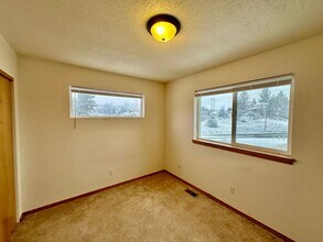 8311 E Bull Pine Ln in Spokane, WA - Building Photo - Building Photo