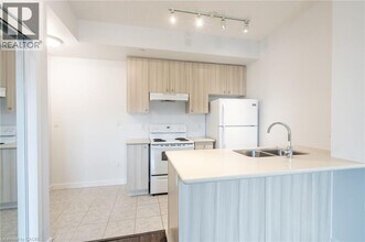 90 Charlton Ave W in Hamilton, ON - Building Photo - Building Photo