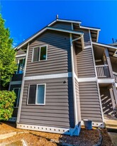3836 W Lake Sammamish Pky NE, Unit 103 in Redmond, WA - Building Photo