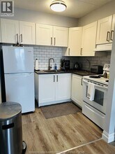 150 Park St W in Windsor, ON - Foto de edificio - Building Photo