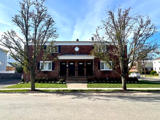 81 Alpine St, Unit C