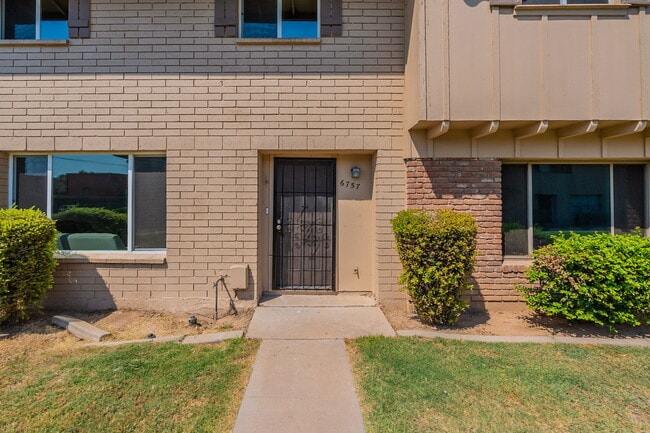 6757 N 44th Ave in Glendale, AZ - Building Photo - Building Photo