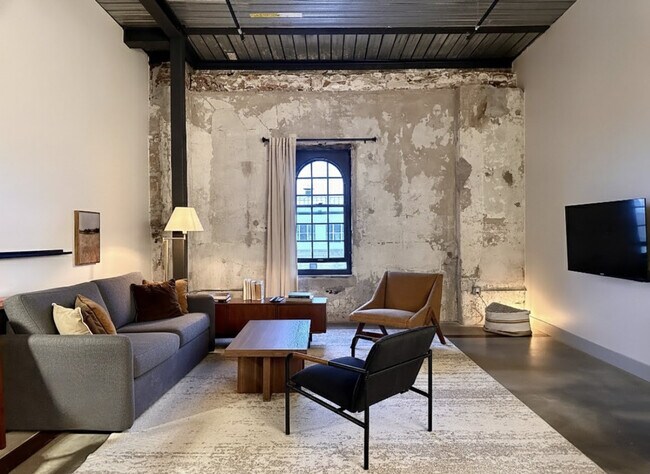 1009 W Juneau Ave, Unit ID1390081P in Milwaukee, WI - Foto de edificio - Building Photo