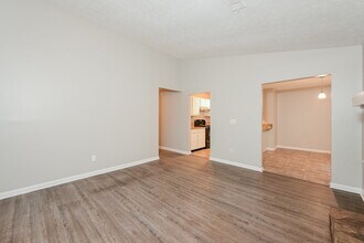 6052 Creekford Dr in Lithonia, GA - Building Photo - Building Photo