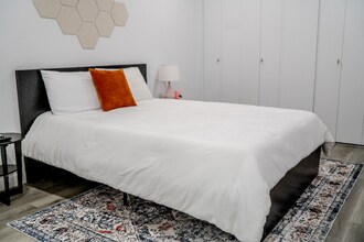 6125 E Indian School Rd in Scottsdale, AZ - Foto de edificio - Building Photo