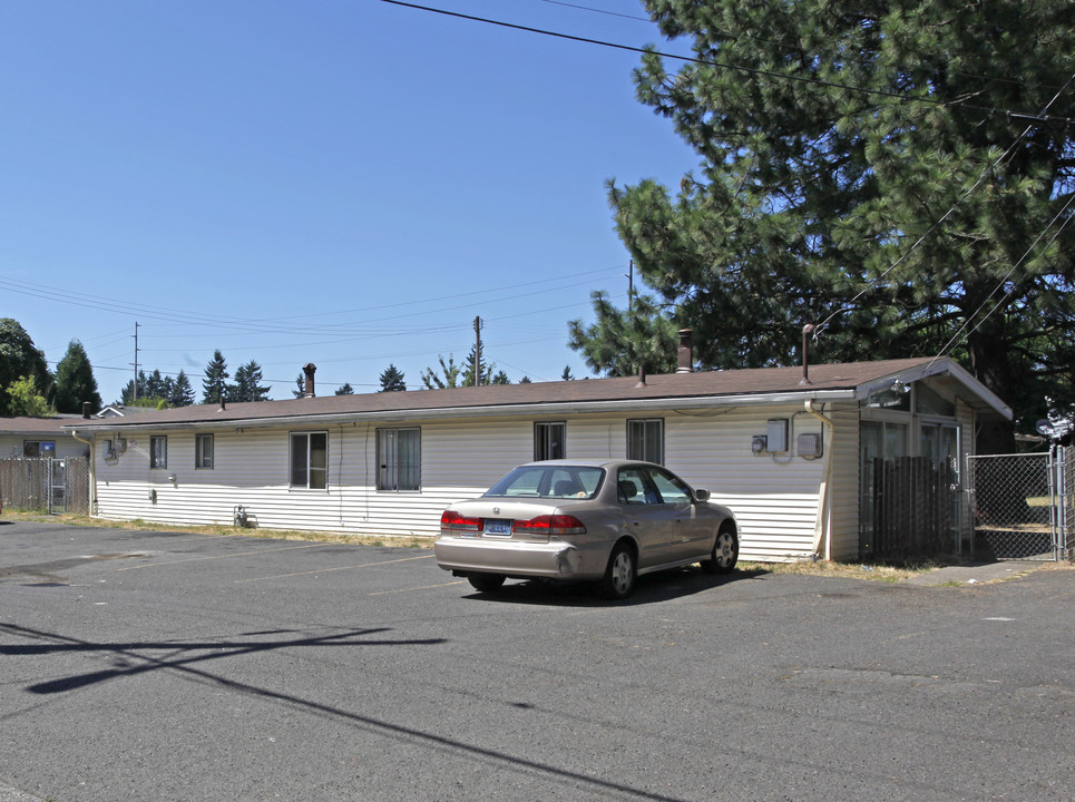 Beverly Court in Portland, OR - Building Photo