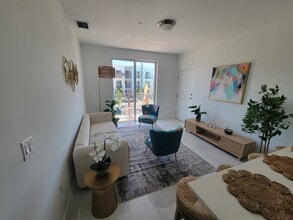 935 SW 72nd Ave, Unit A2 in Miami, FL - Building Photo - Building Photo