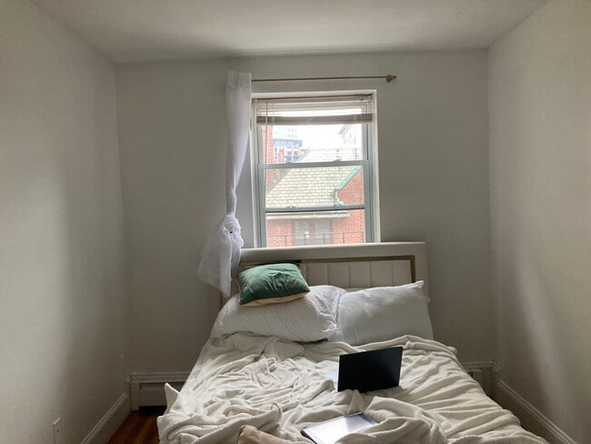 property at 21 Aberdeen St