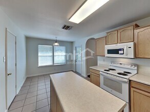8535 Braun Knoll in San Antonio, TX - Building Photo - Building Photo