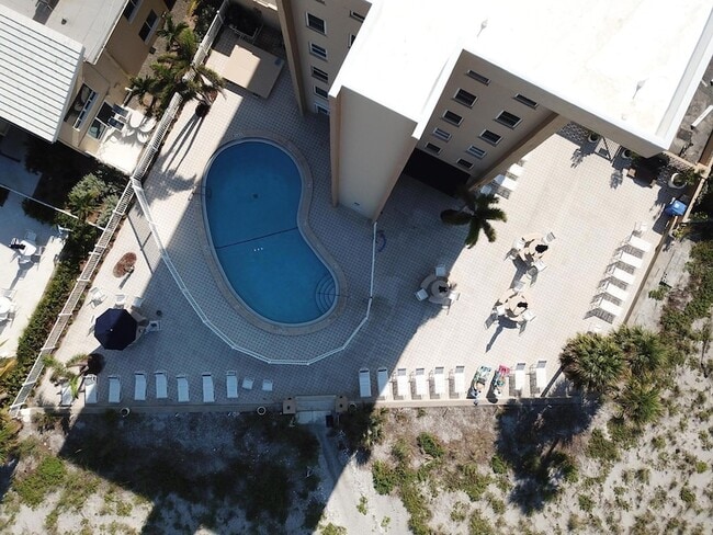 1255 Tarpon Center Dr, Unit 612 in Venice, FL - Foto de edificio - Building Photo