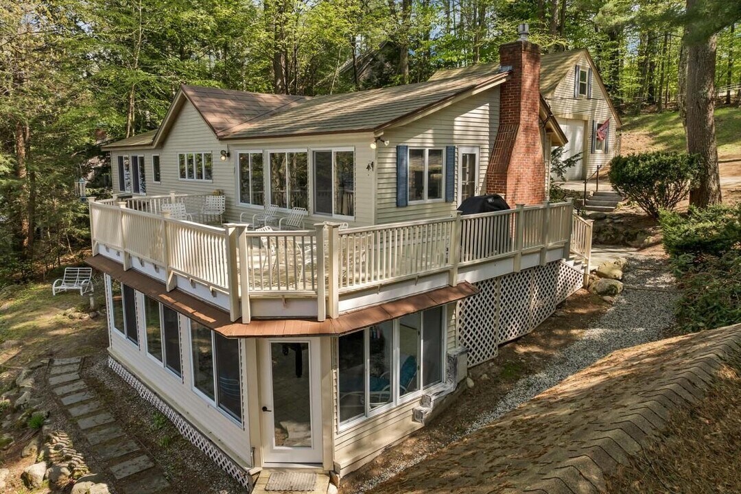 487 Forest Rd in Wolfeboro, NH - Building Photo