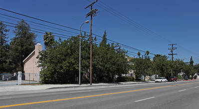 2433 Eastern Ave in Los Angeles, CA - Building Photo - Building Photo