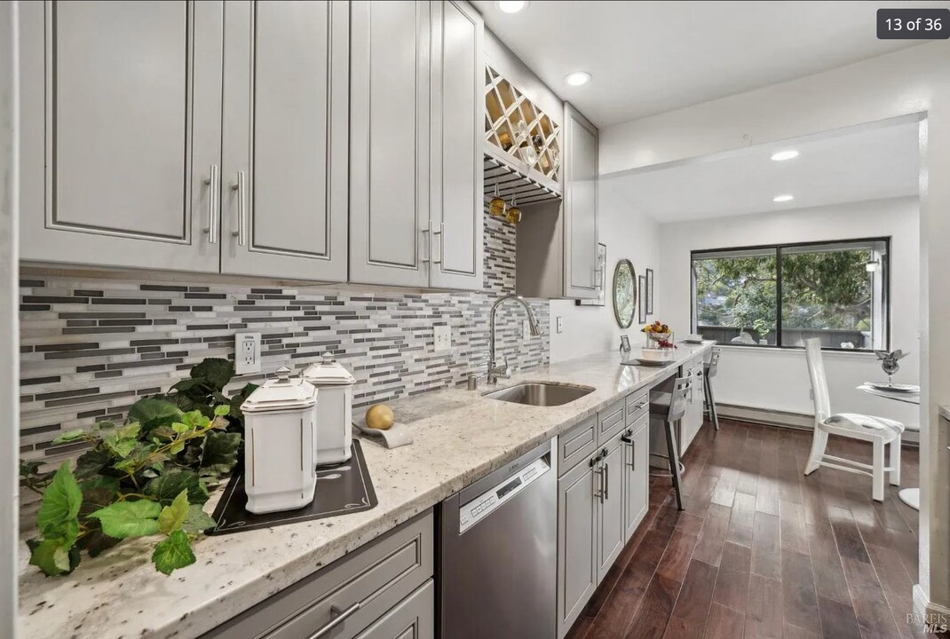 31 Corte Mesa Dr in San Rafael, CA - Building Photo
