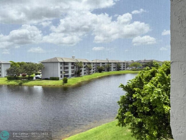 9420 Poinciana Pl in Davie, FL - Building Photo - Building Photo