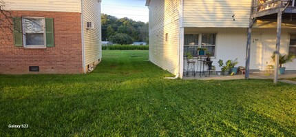 190 Lovers Ln, Unit 2nd FLoor in Elizabethton, TN - Building Photo - Building Photo